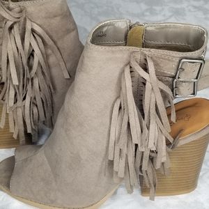 Qupid Shoes Fringe Tan Womes Size 11
